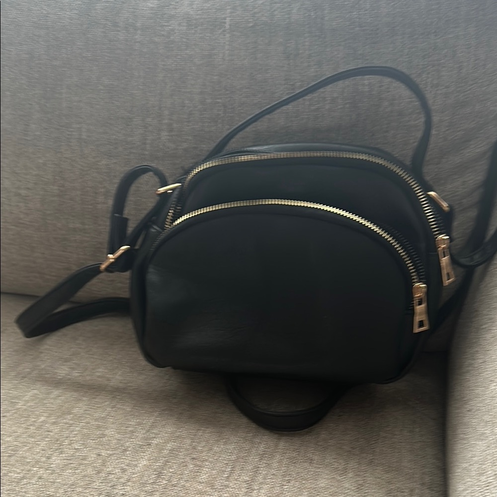 Elegant Black Leather Crossbody Bag